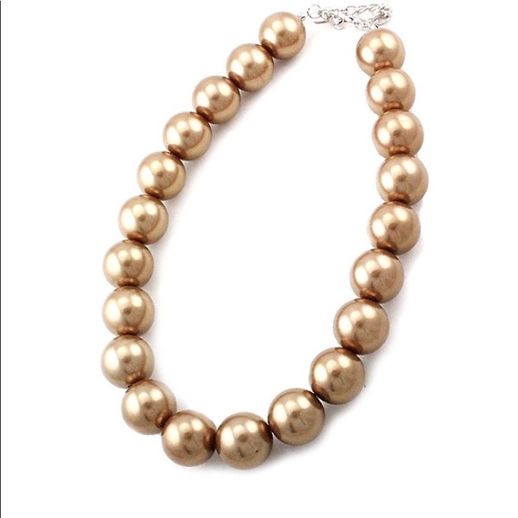 Large Pearl Necklace Set - Picture 2 of 4